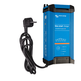 Blue Smart IP22 Charger 12/30(3) 230V CEE 7/7