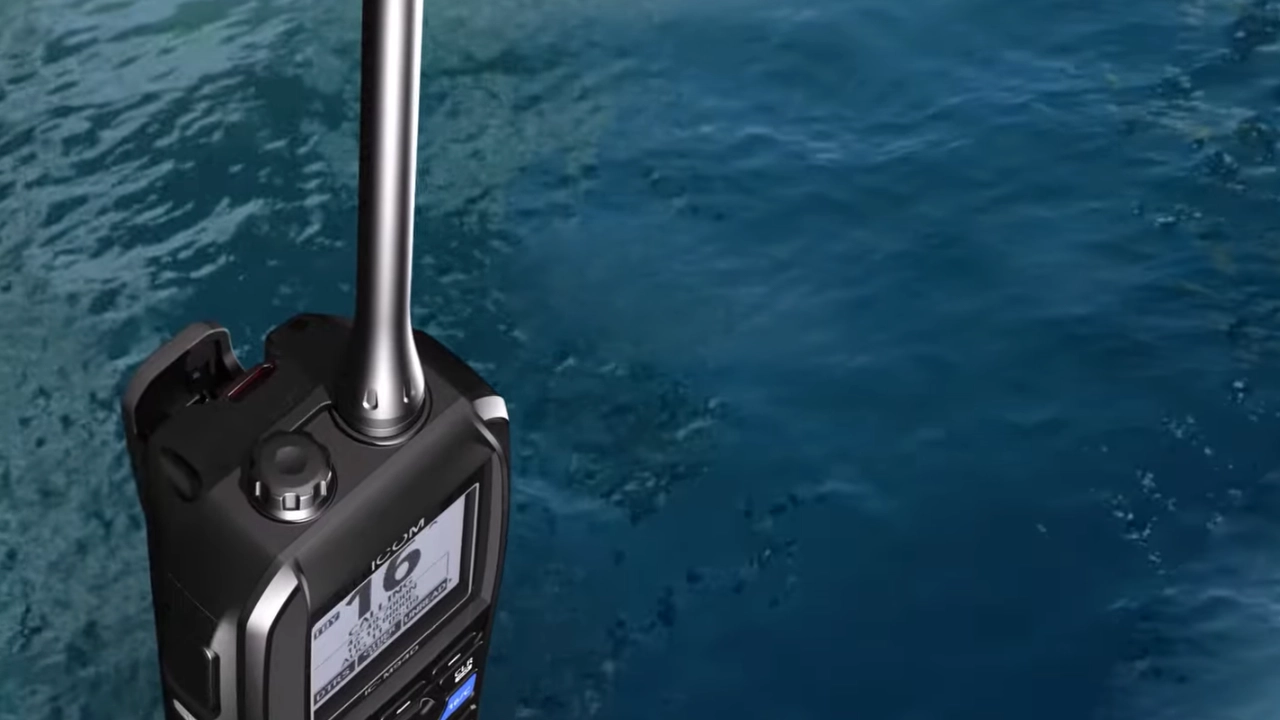 Морський радіотелефон VHF з AIS і DSC Icom IC-M94DE