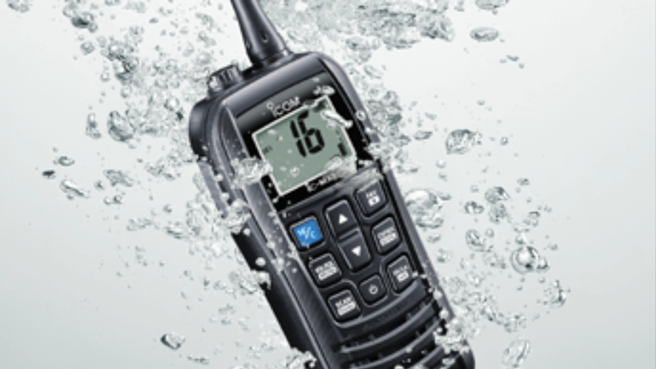 Плаваюча морська радіостанція VHF Icom IC-M37E